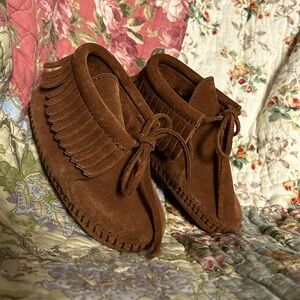 Minnetonka toddler moccasins size 6
